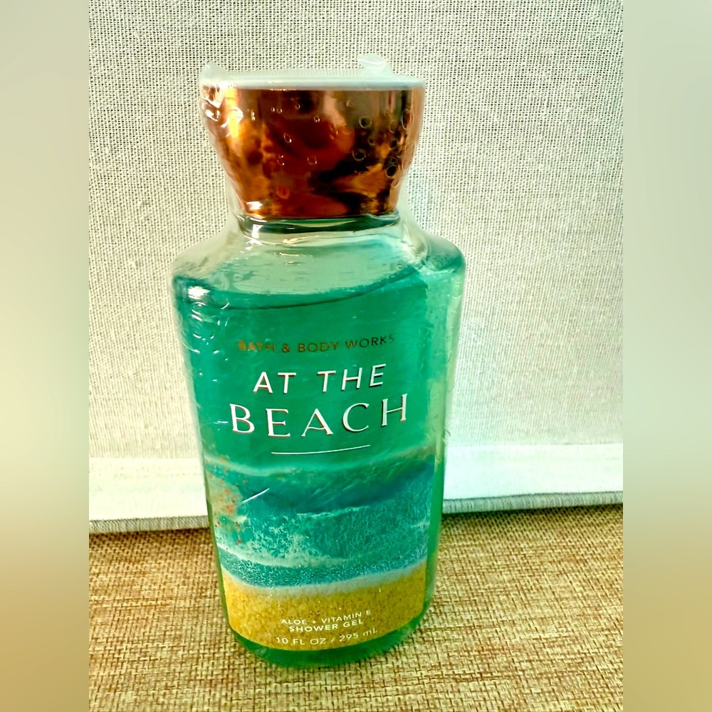 Bath & Body Works AT THE BEACH 10 OZ Shower Gel - Fresh, Tropical & Beachy! 🌊🏝️✨
